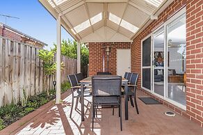 Stylish 3-bed Townhouse With Courtyard & BBQ