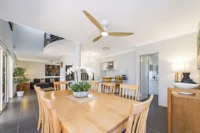 Stylish 3-bed Townhouse With Courtyard & BBQ