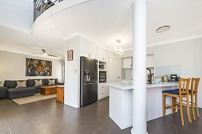 Stylish 3-bed Townhouse With Courtyard & BBQ