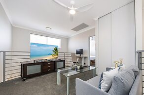 Stylish 3-bed Townhouse With Courtyard & BBQ