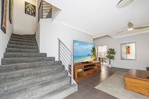 Stylish 3-bed Townhouse With Courtyard & BBQ