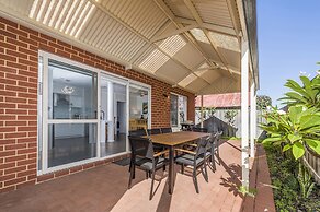 Stylish 3-bed Townhouse With Courtyard & BBQ