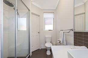 Stylish 3-bed Townhouse With Courtyard & BBQ
