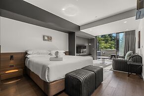 Impeccable Braddon Studio With Outdoor Dining