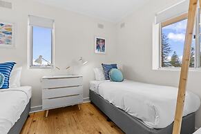 Stylish 2-bed Home Steps From Henley Beach