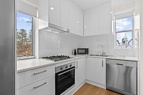 Stylish 2-bed Home Steps From Henley Beach