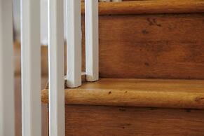 Stylish 2-bed Home Steps From Henley Beach