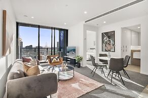 Elegant 2-bed With Superb Views & Amenities