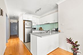 Lovely 2-bed With Balcony