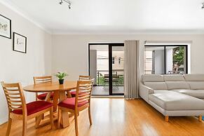 Lovely 2-bed With Balcony