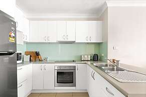 Lovely 2-bed With Balcony