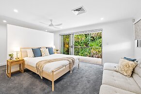 Spacious 3-bed Home With Patio Near Beach