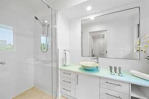 Spacious 3-bed Home With Patio Near Beach