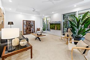Spacious 3-bed Home With Patio Near Beach