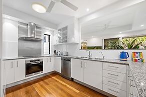 Spacious 3-bed Home With Patio Near Beach