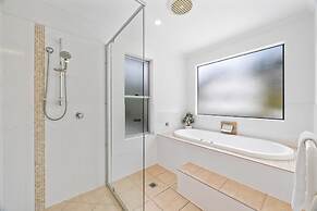 Spacious 3-bed Home With Patio Near Beach
