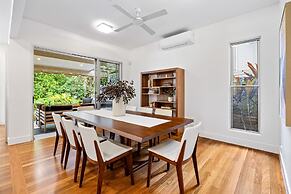 Spacious 3-bed Home With Patio Near Beach