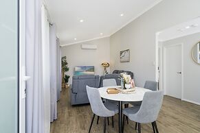 Bright and Spacious 2-bed Thornlie Family Home