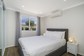 Bright and Spacious 2-bed Thornlie Family Home