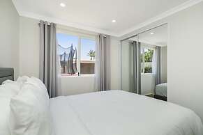 Bright and Spacious 2-bed Thornlie Family Home