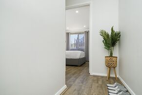 Bright and Spacious 2-bed Thornlie Family Home