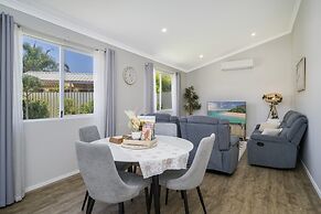 Bright and Spacious 2-bed Thornlie Family Home