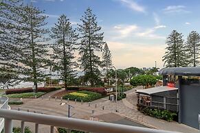 Stylish 3BR Oceanfront Stay by Mooloolaba Esp