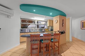 Stylish 3BR Oceanfront Stay by Mooloolaba Esp