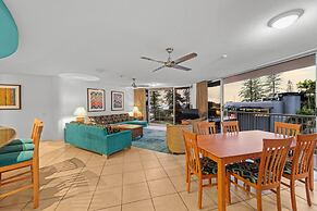 Stylish 3BR Oceanfront Stay by Mooloolaba Esp
