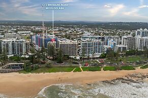 Stylish 3BR Oceanfront Stay by Mooloolaba Esp