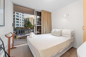 Stylish 3BR Oceanfront Stay by Mooloolaba Esp