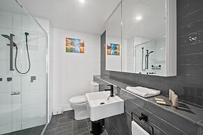 Light-filled 1-bed Apartment With Pool & Gym