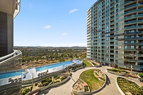 Light-filled 1-bed Apartment With Pool & Gym