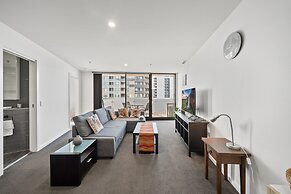 Light-filled 1-bed Apartment With Pool & Gym