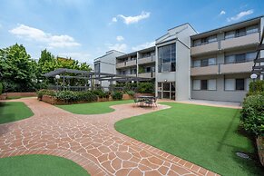 Spacious 2-bed Apartment Near Dining & Attractions