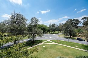 Spacious 2-bed Apartment Near Dining & Attractions