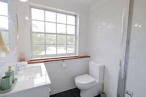 Country 4-bed Homestead With Games Room & Views