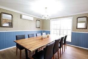 Country 4-bed Homestead With Games Room & Views