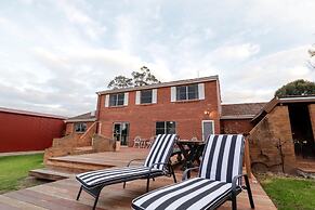 Country 4-bed Homestead With Games Room & Views