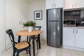 Cosy and Convenient Leafy Apartment