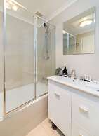 Cosy and Convenient Leafy Apartment
