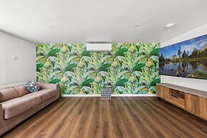 Elegant 3-bed Home With Games Room