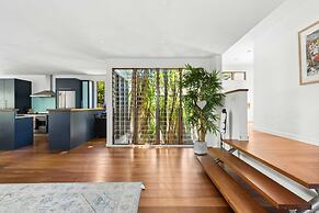 Elegant 3-bed Home With Games Room