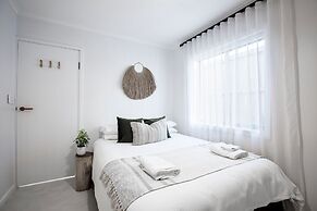 Coastal 2-bed Apartment With Courtyard