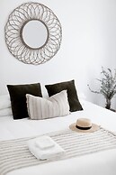 Coastal 2-bed Apartment With Courtyard