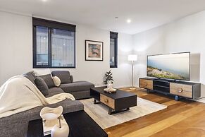 Oceanfront 2-bed With Balcony & Study Nook
