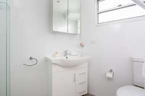 Bronte Beach Coastal Apartment With Ocean View