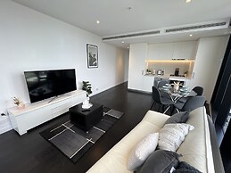 Stylish 1-bed With Pool, Gym & Free Parking