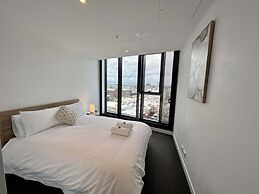 Stylish 1-bed With Pool, Gym & Free Parking