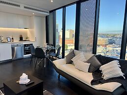 Stylish 1-bed With Pool, Gym & Free Parking